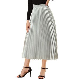 NWT Silver Tone Pleated Party Skirt, Size M